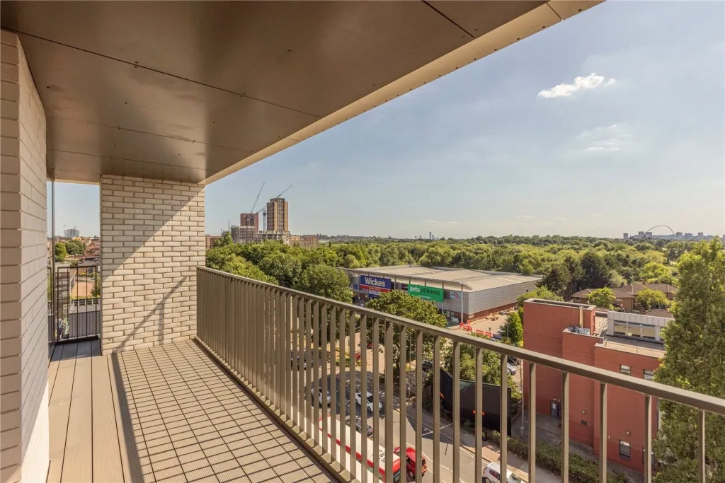 Henshaw Parade, Colindale, NW9, photo 4
