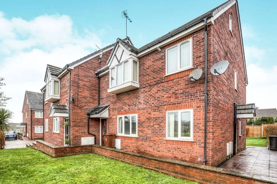 2 bed flat to rent, Green Lane, Hadfield, SK13