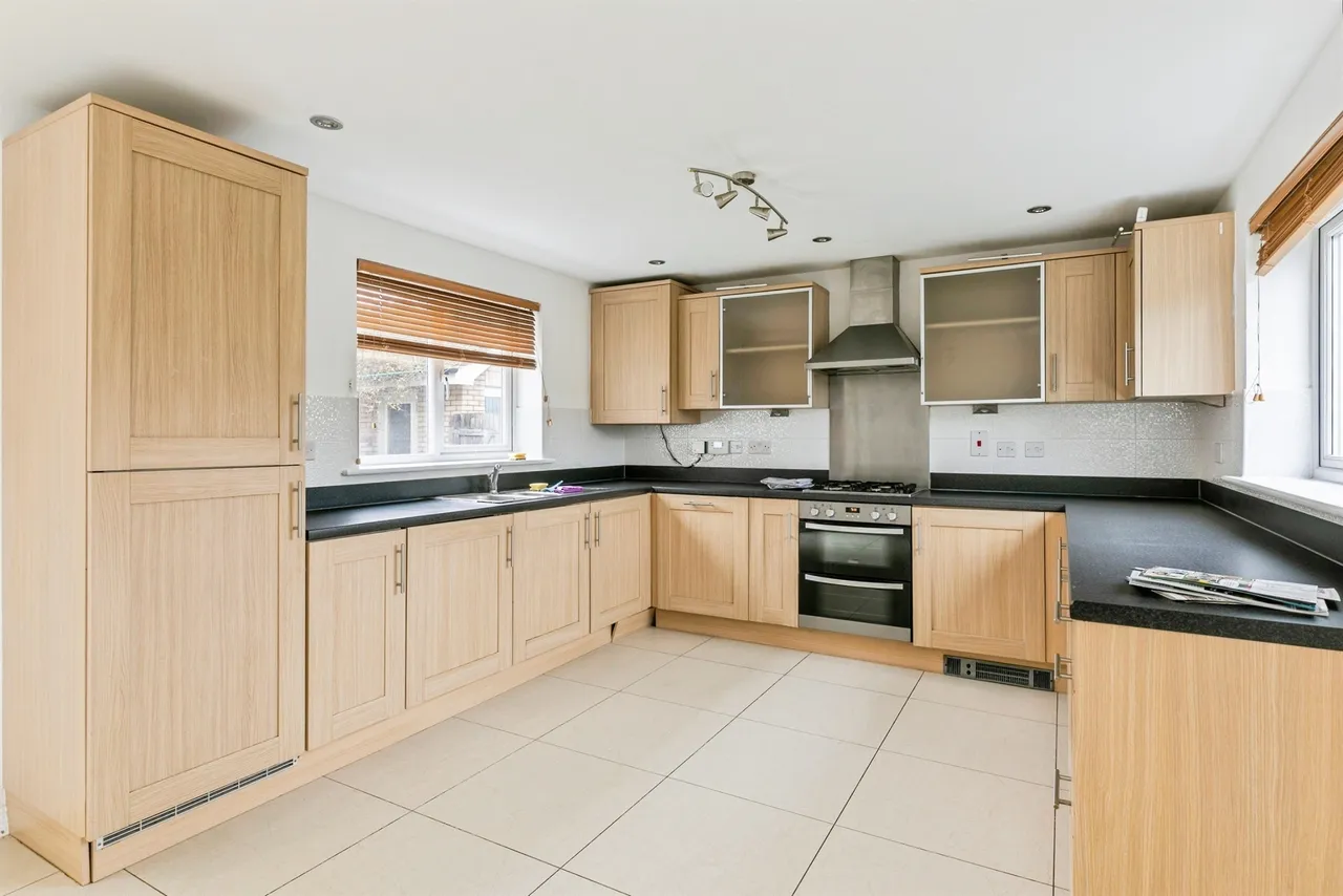Vickers Way, Upper Cambourne, Cambridge, photo 5