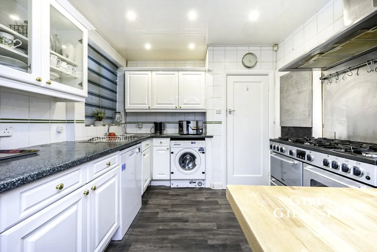 St. Michaels Crescent, Pinner, HA5, photo 4