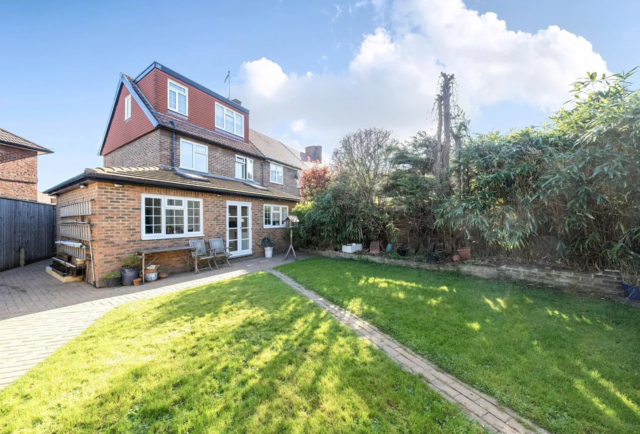 3 bed house for sale — Malmesbury Road, Morden, SM4 6HF