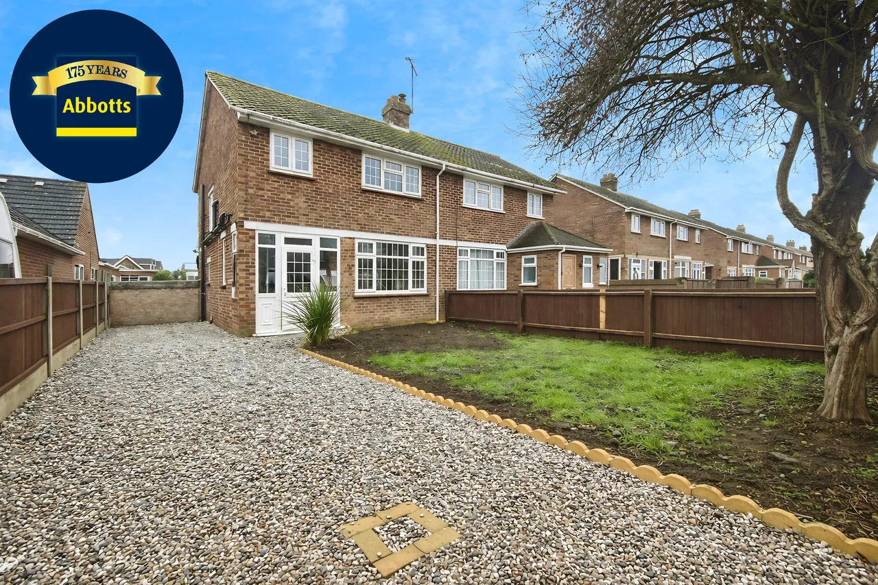 3 bed house to rent — Baddow Hall Crescent, Great Baddow, CM2