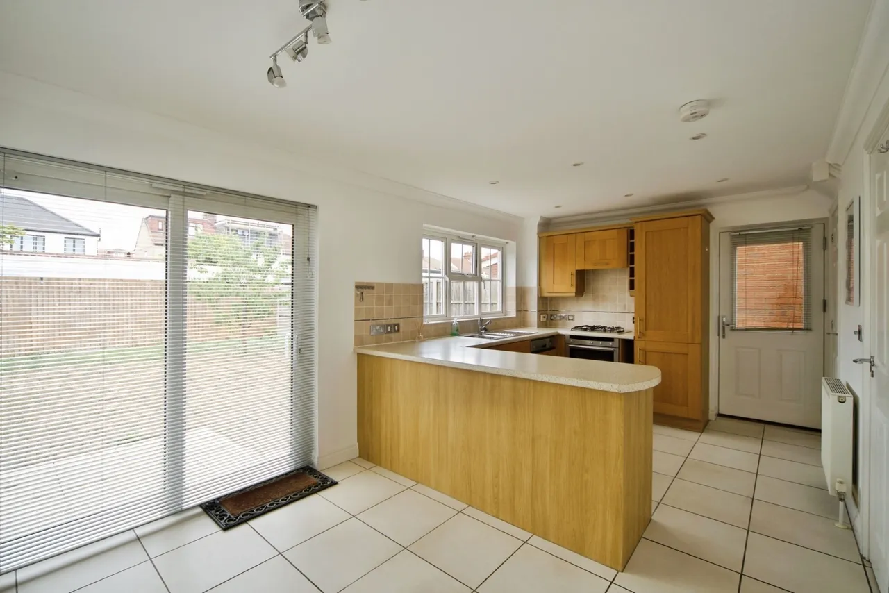 Burleigh Close, Romford, RM7, photo 9