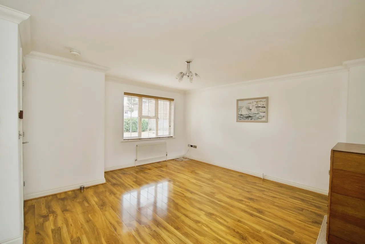 Burleigh Close, Romford, RM7, photo 5