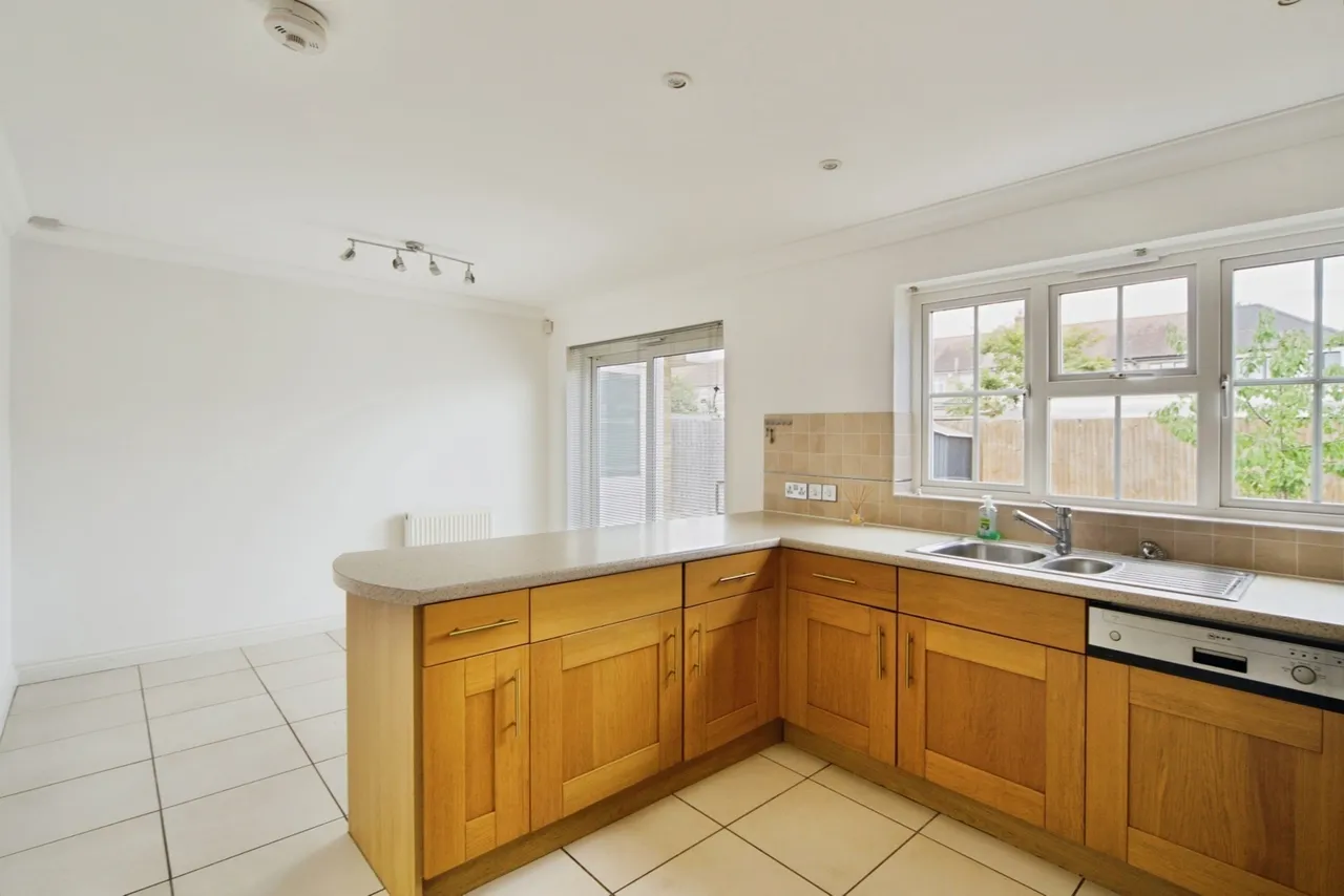 Burleigh Close, Romford, RM7, photo 8