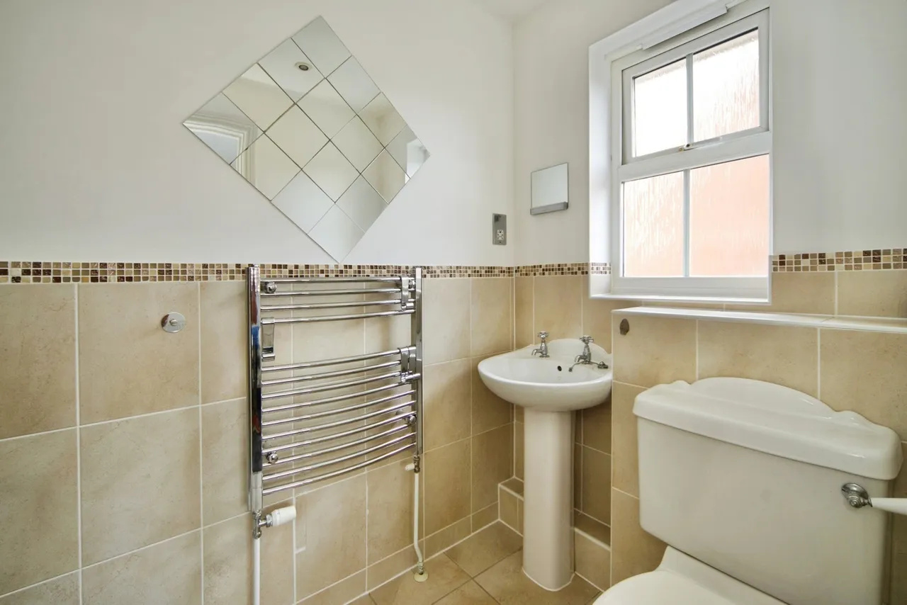 Burleigh Close, Romford, RM7, photo 11