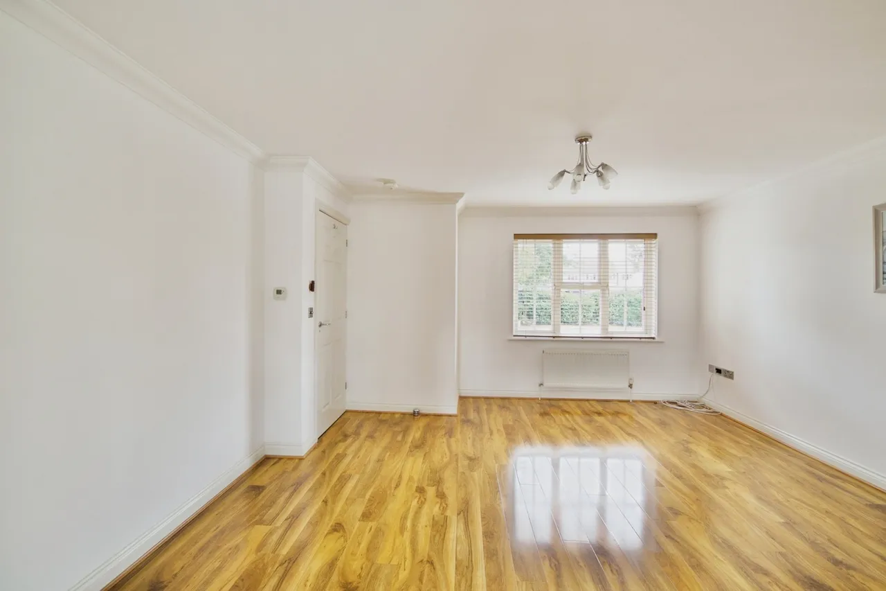 Burleigh Close, Romford, RM7, photo 4