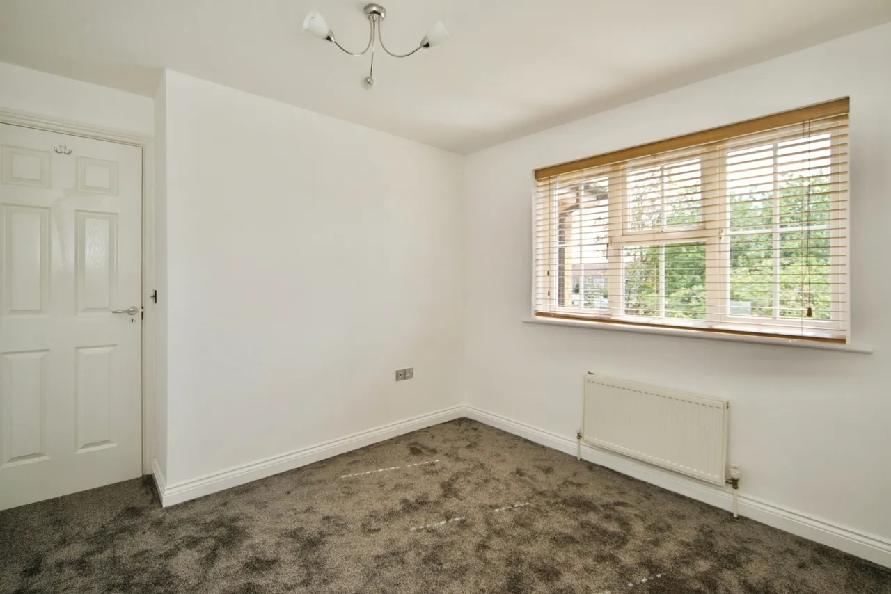 Burleigh Close, Romford, RM7, photo 13