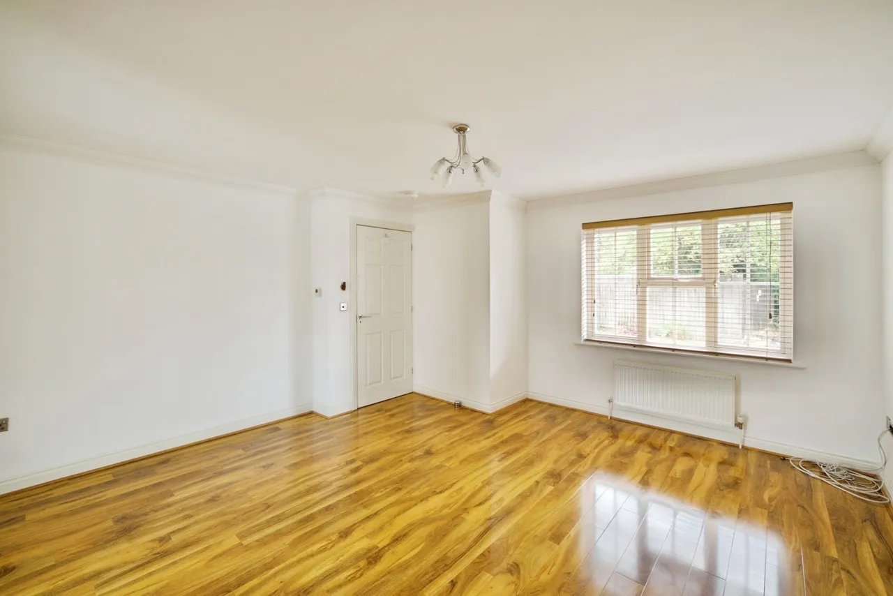 Burleigh Close, Romford, RM7, photo 6