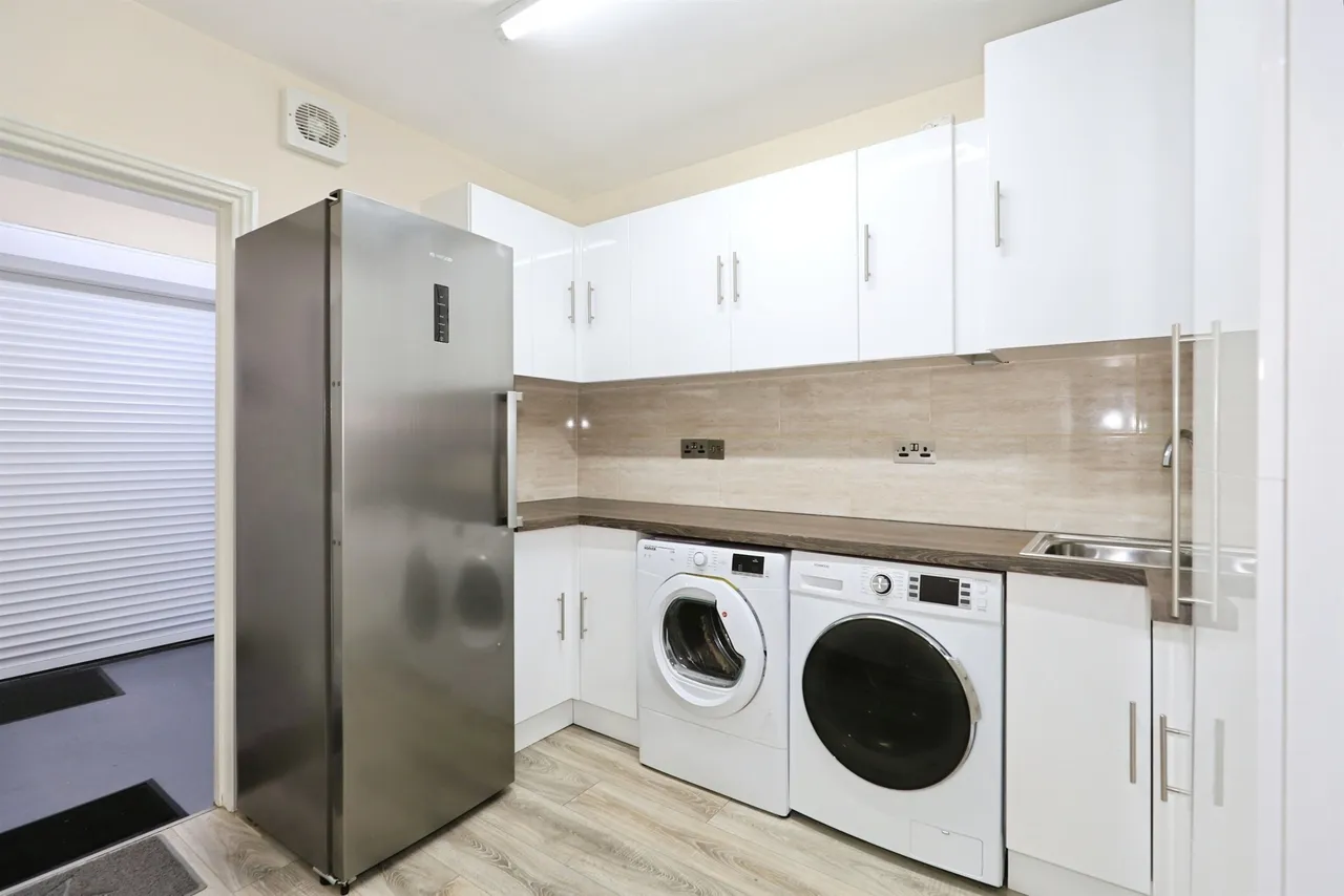 Weston Drive, Bilston, WV14, photo 9