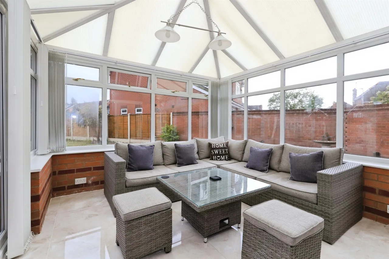Weston Drive, Bilston, WV14, photo 24