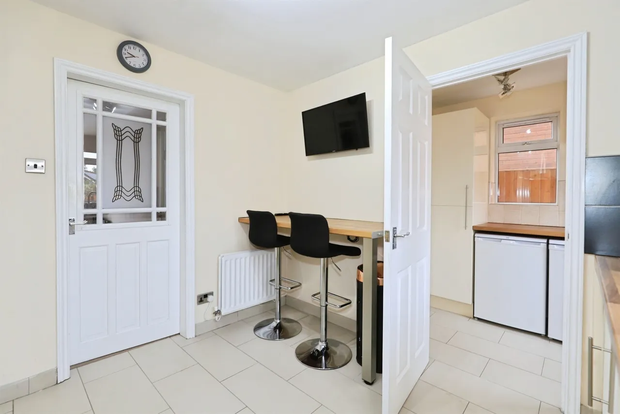 Weston Drive, Bilston, WV14, photo 6