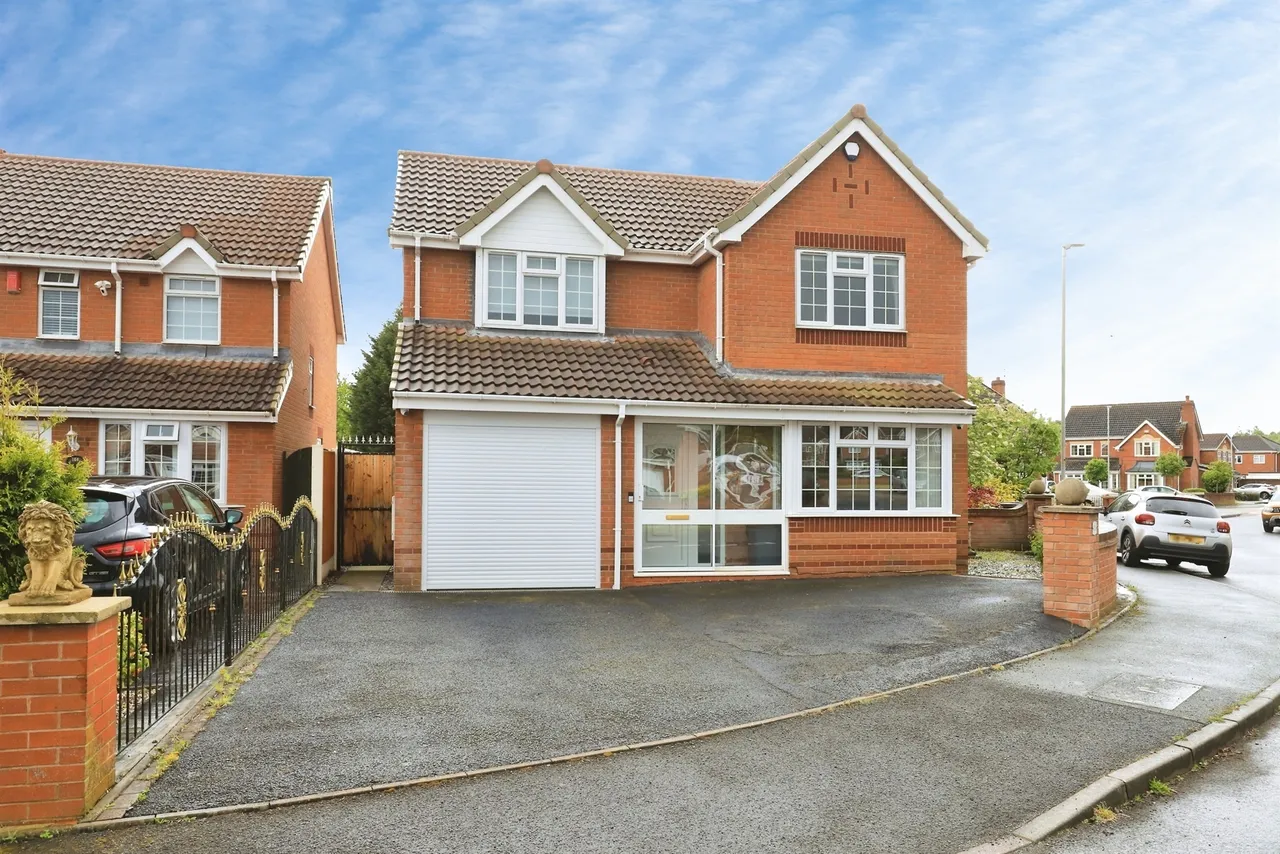4 bed house for sale, Weston Drive, Bilston, WV14