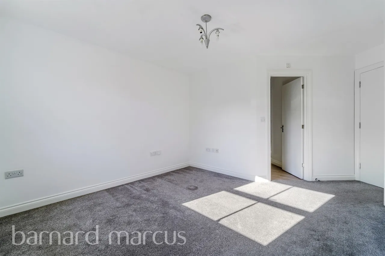 International Way, Sunbury-On-Thames, TW16, photo 7