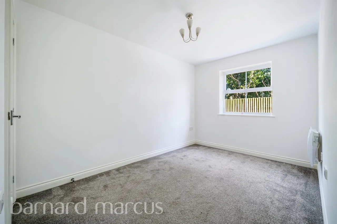 International Way, Sunbury-On-Thames, TW16, photo 5
