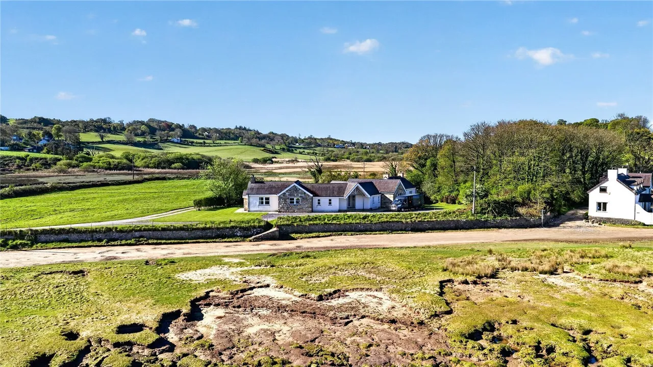 4 bed property for sale, Red Wharf Bay, Pentraeth, LL75