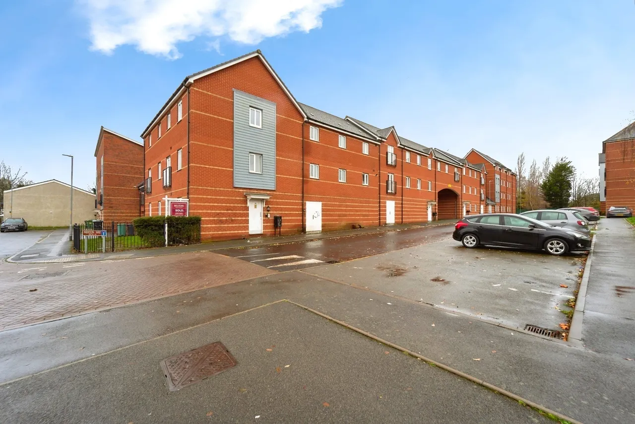 2 bed flat for sale — Merton Way, Walsall, West Midlands, WS2