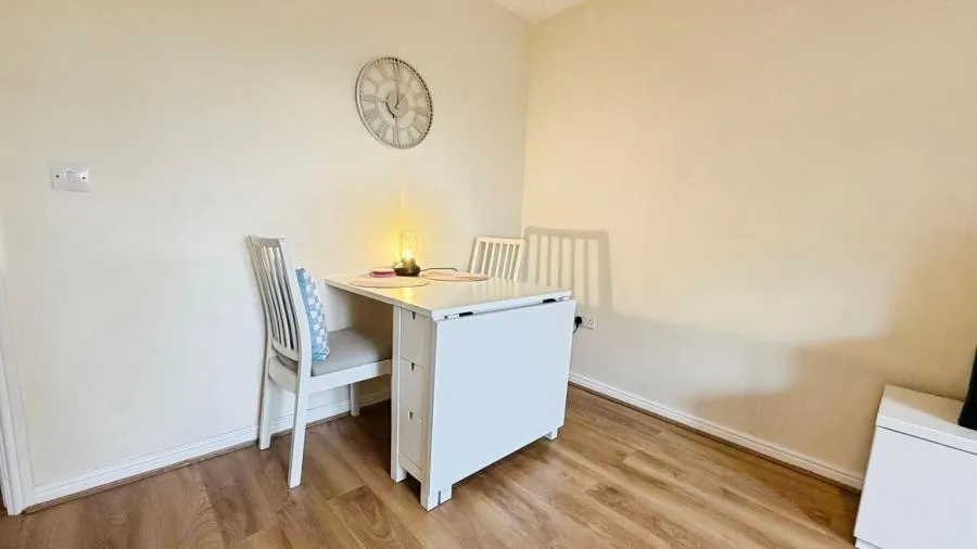 London Road, Newbury, RG14, photo 11