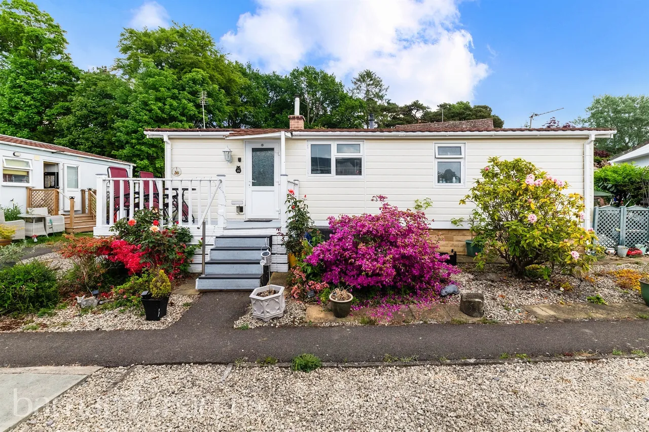 2 bed park home for sale — Vann Lake Road, Ockley, Dorking