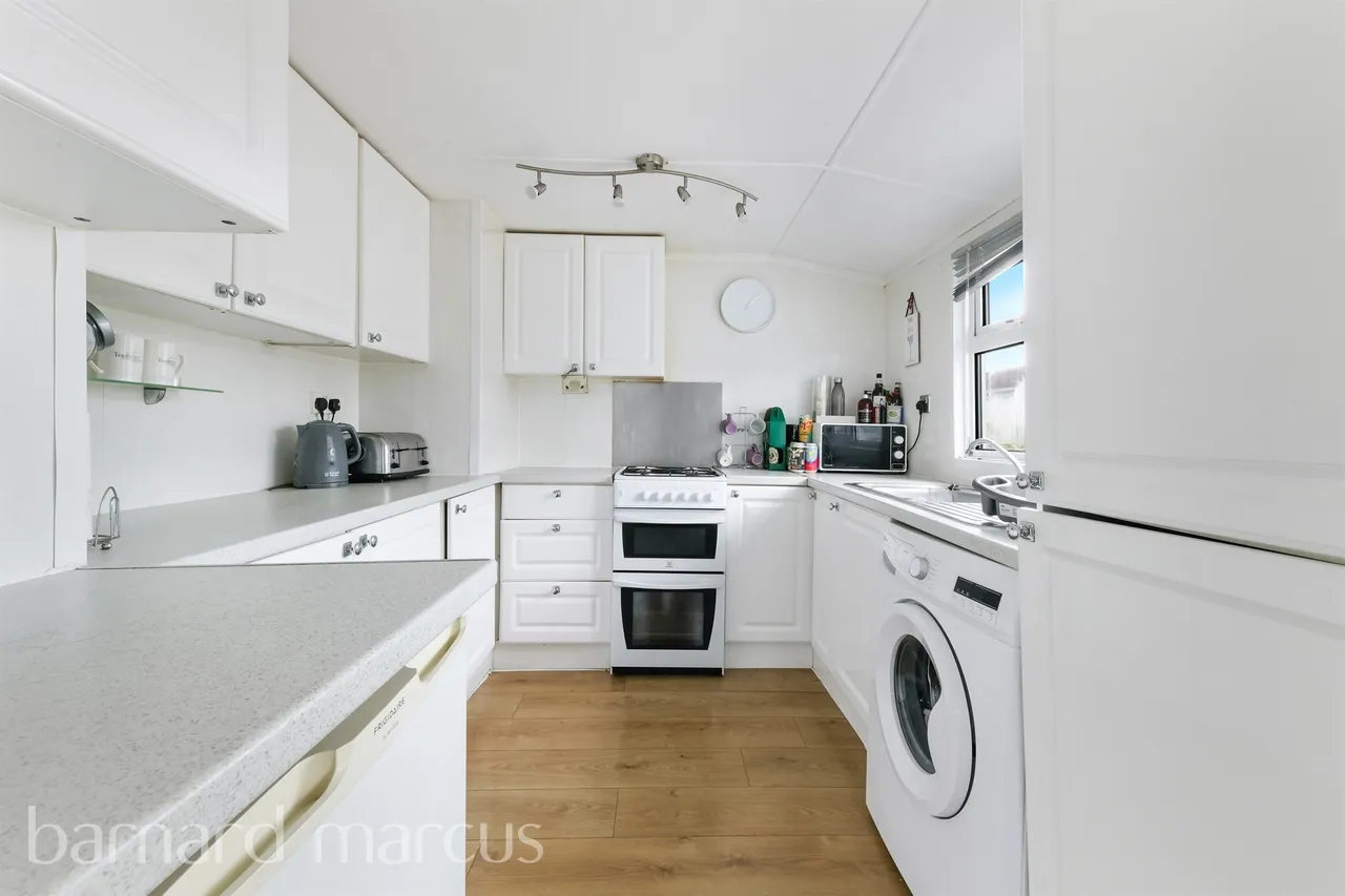 Vann Lake Road, Ockley, Dorking, photo 2