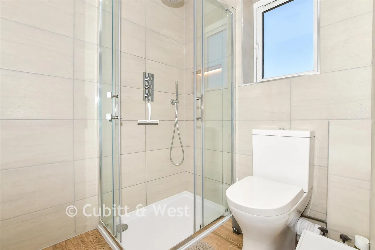 Longsdon Way, Caterham, CR3, photo 11