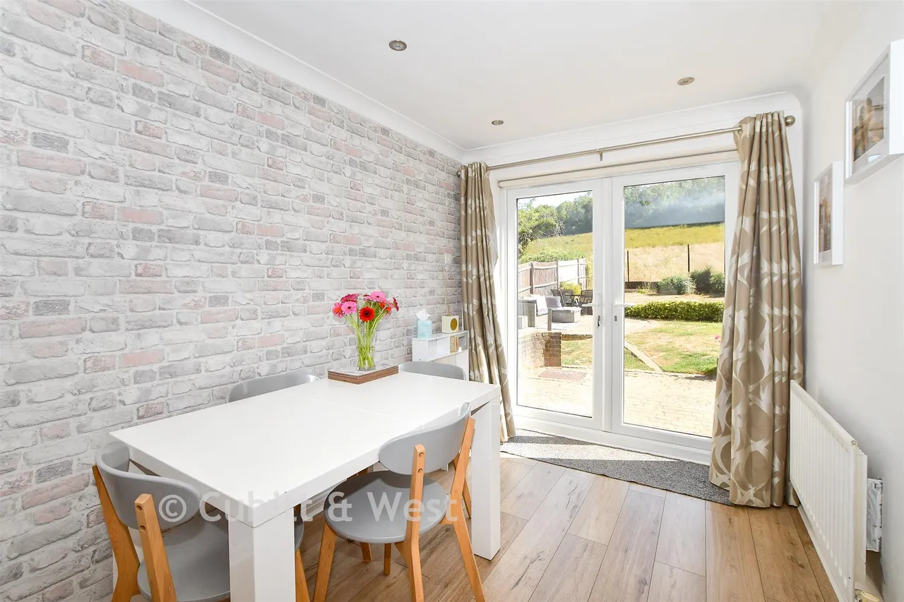 Longsdon Way, Caterham, CR3, photo 3