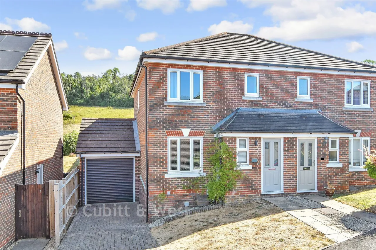 Longsdon Way, Caterham, CR3, photo 2