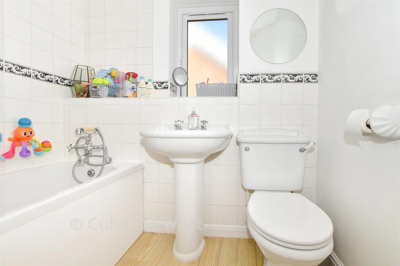 Longsdon Way, Caterham, CR3, photo 17