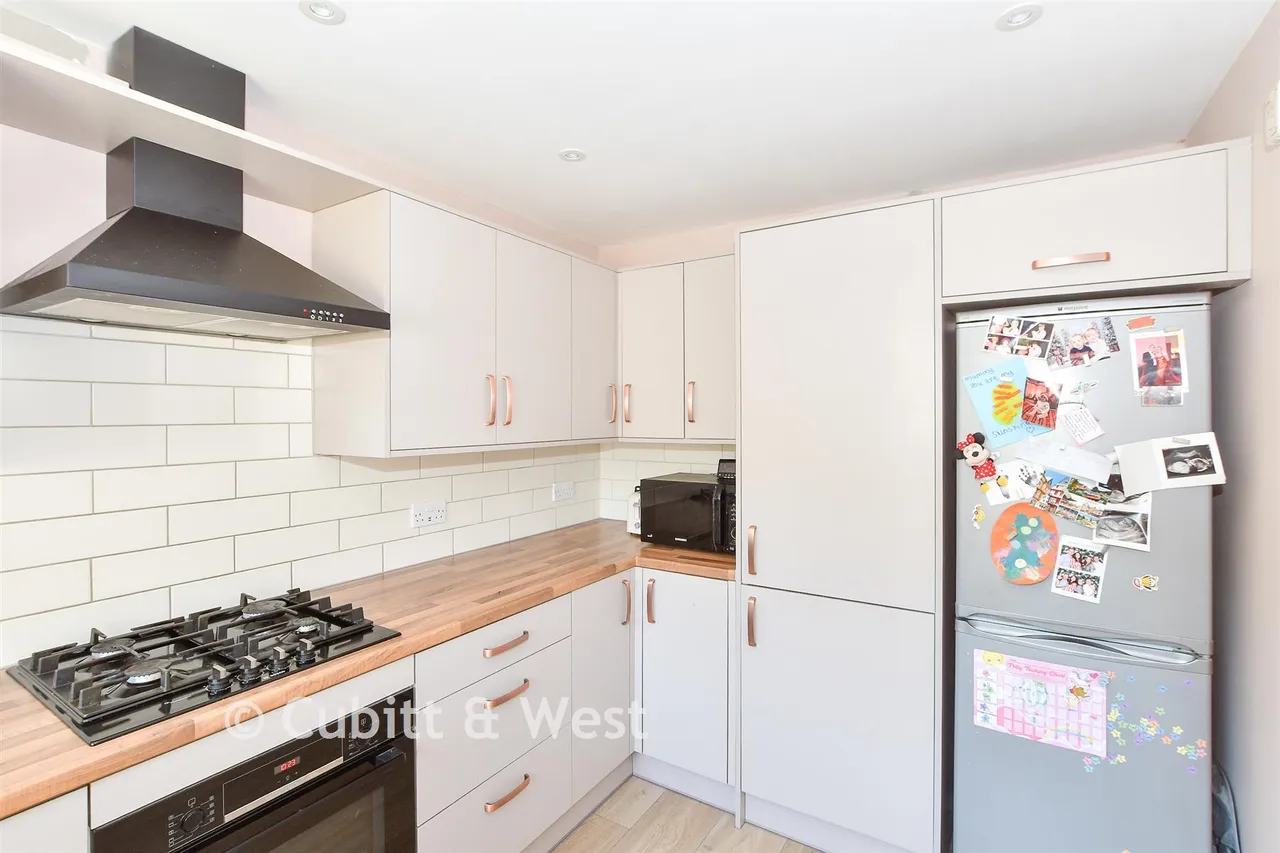 Longsdon Way, Caterham, CR3, photo 13