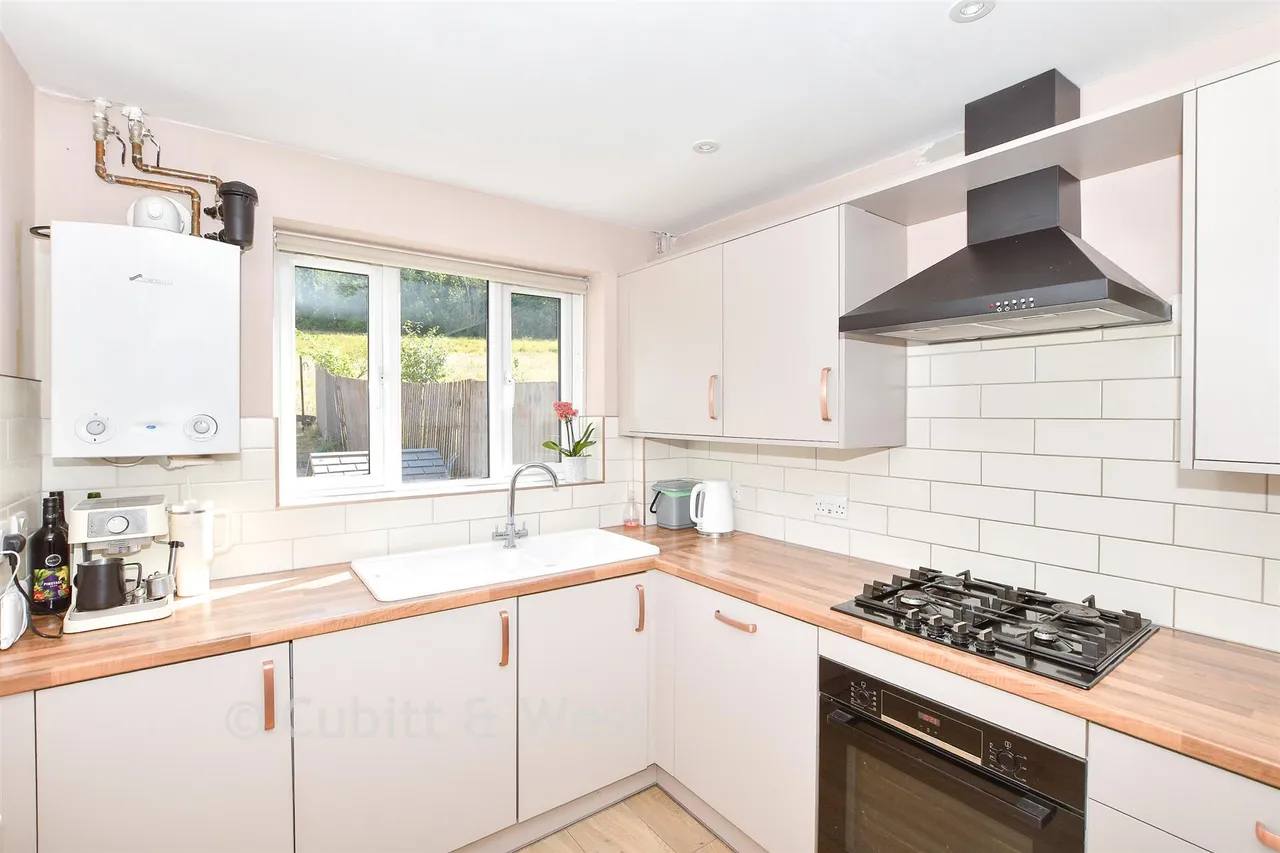 Longsdon Way, Caterham, CR3, photo 15