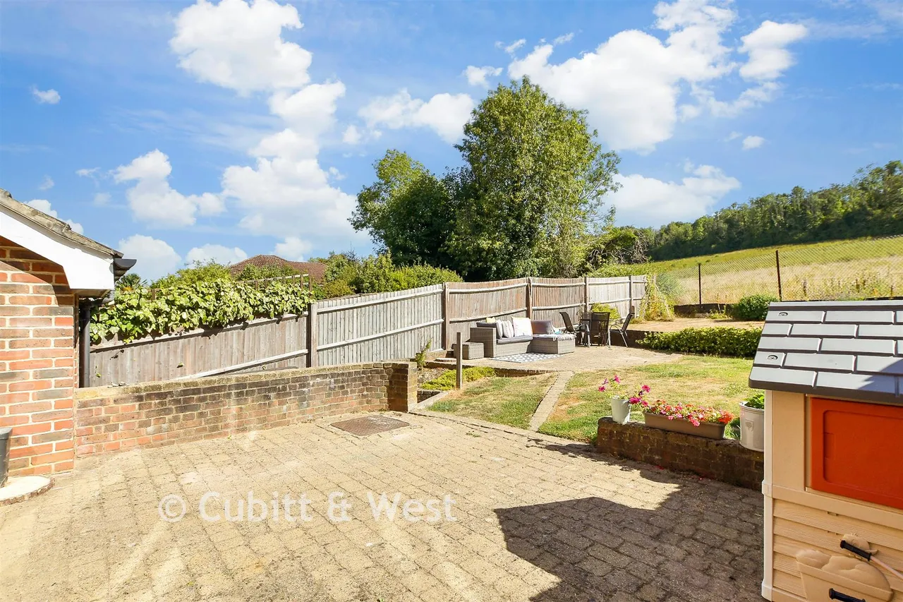 Longsdon Way, Caterham, CR3, photo 7