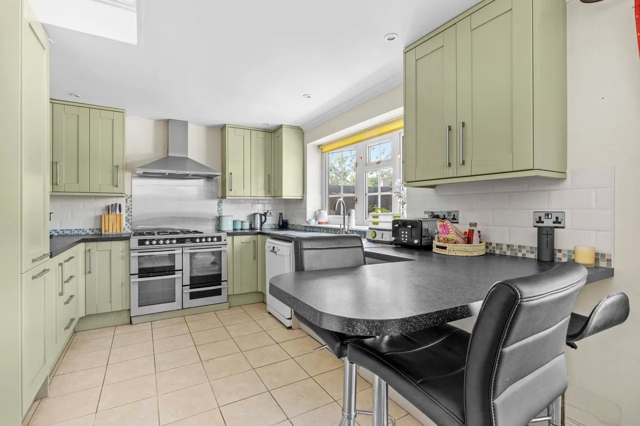 Highlands Road, Seer Green, HP9, photo 5