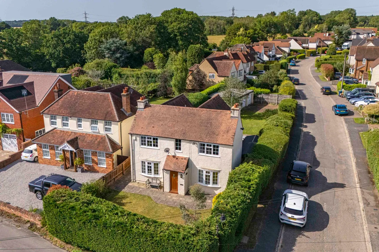 4 bed house for sale, Highlands Road, Seer Green, HP9