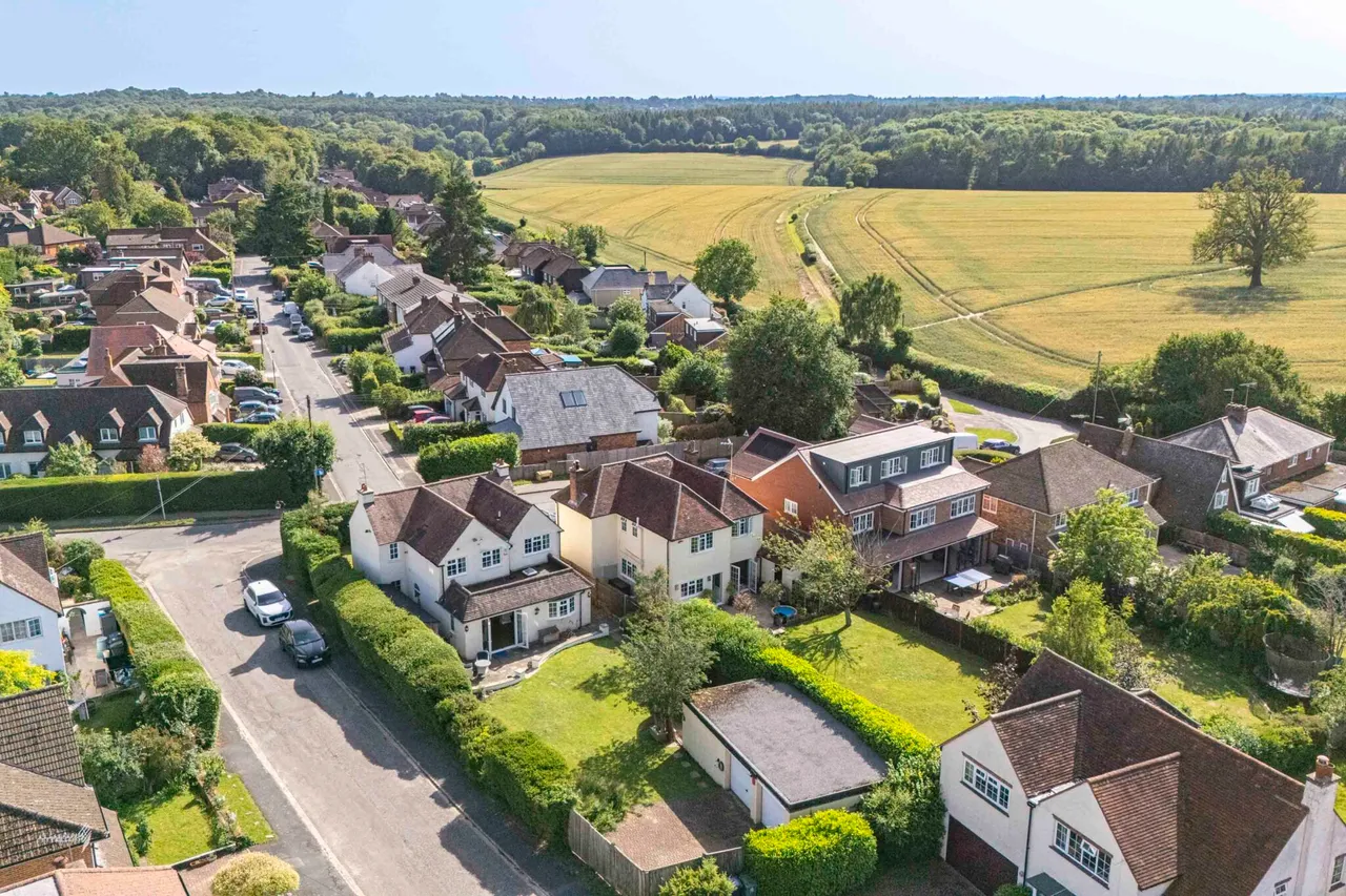 Highlands Road, Seer Green, HP9, photo 6