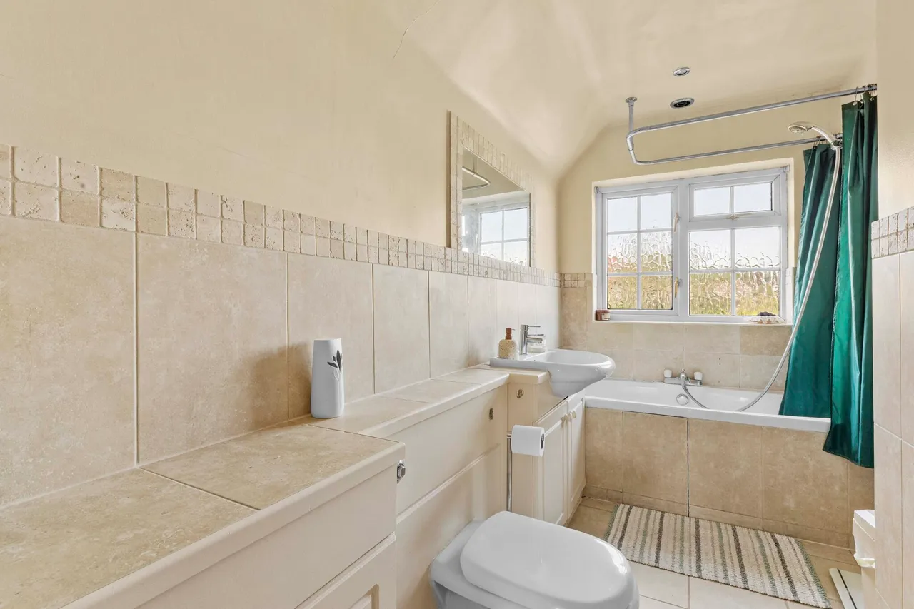 Highlands Road, Seer Green, HP9, photo 7