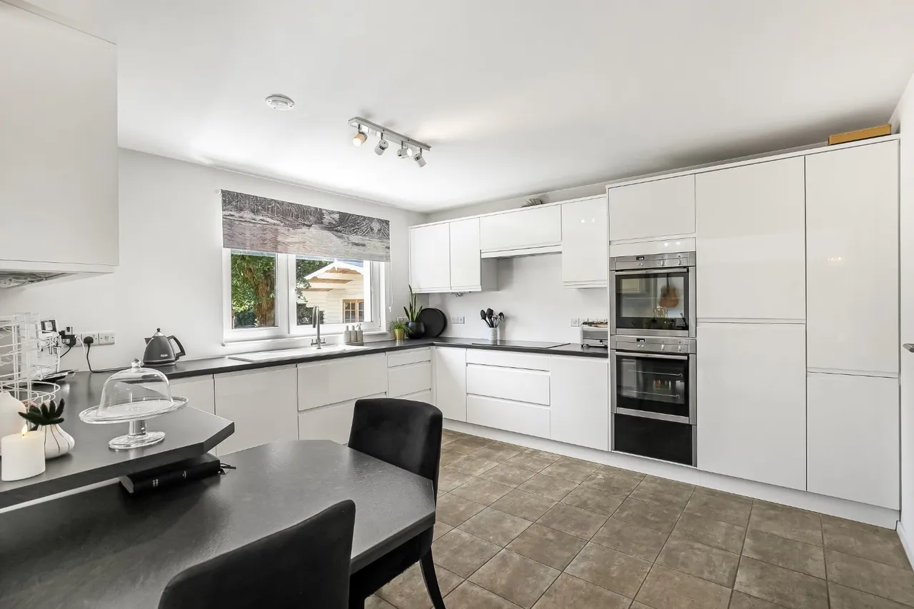 Main Road, Winterbourne Earls, Salisbury, Wiltshire, SP4 6HH, photo 3