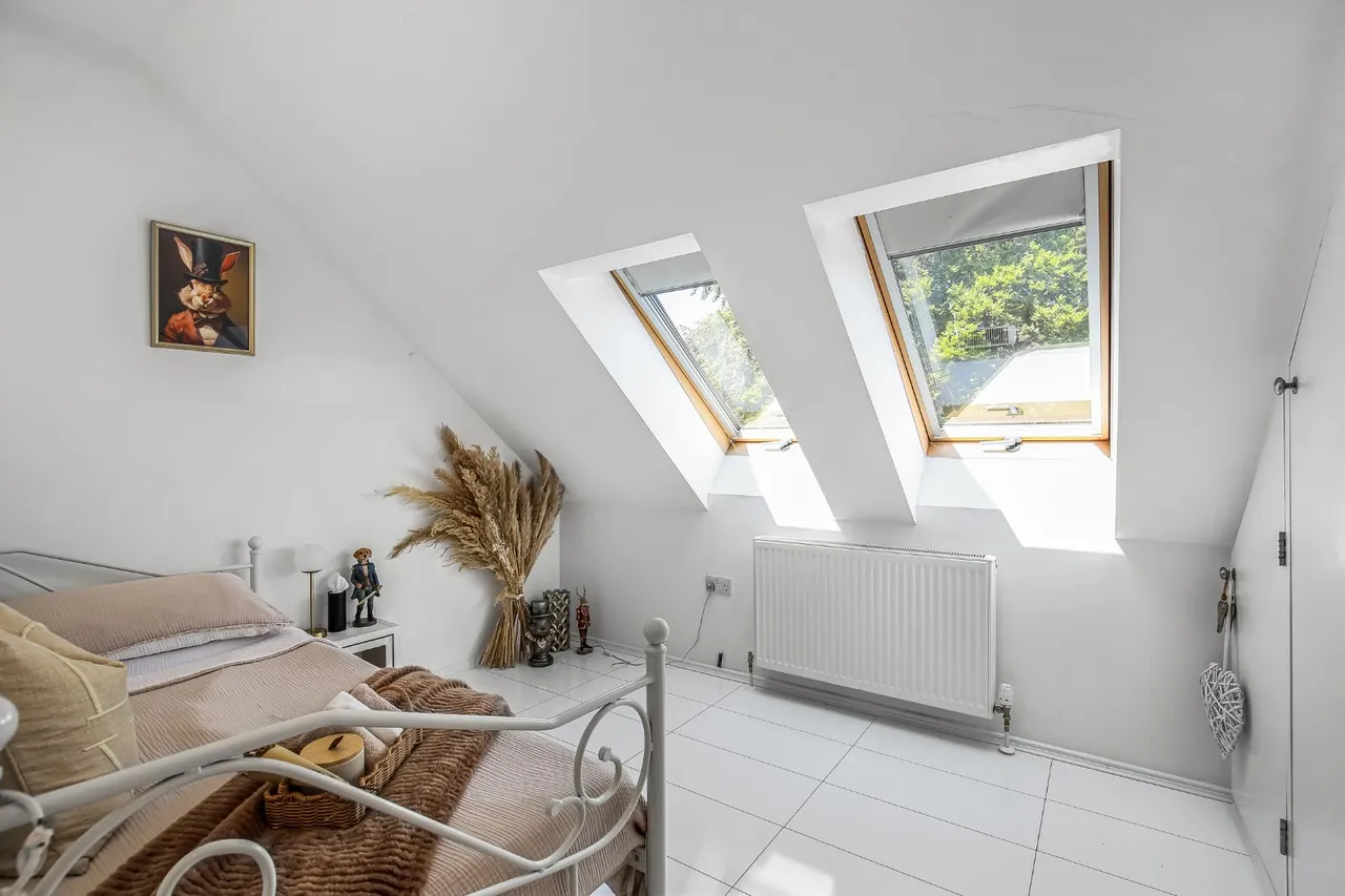 Main Road, Winterbourne Earls, Salisbury, Wiltshire, SP4 6HH, photo 10
