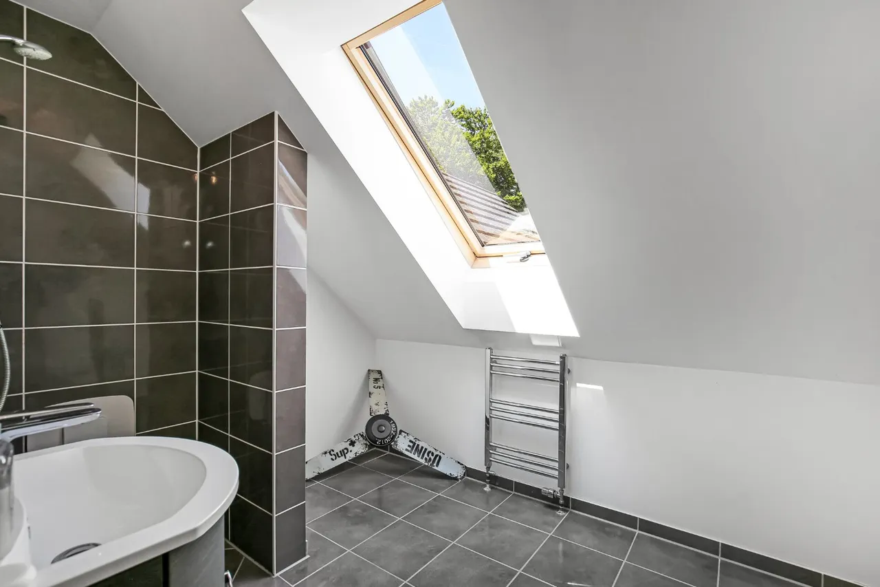 Main Road, Winterbourne Earls, Salisbury, Wiltshire, SP4 6HH, photo 12