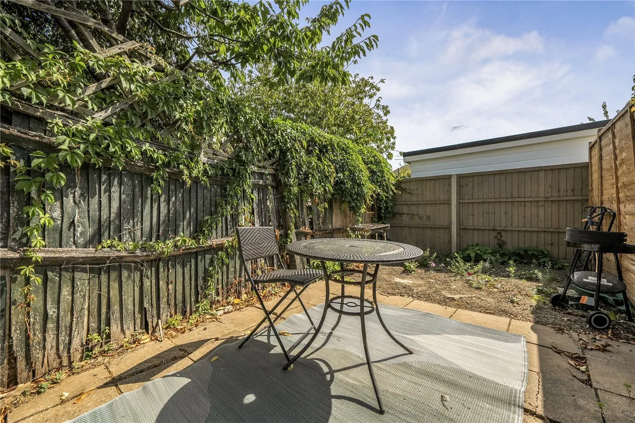 Lismore Crescent, Crawley, RH11, photo 3