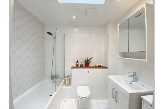 5 Madoc Close, London, photo 6