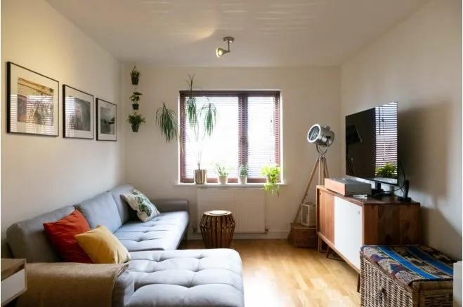 5 Madoc Close, London, photo 9