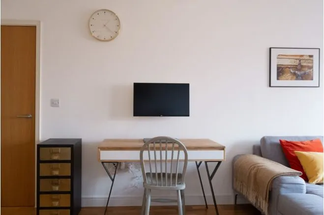 5 Madoc Close, London, photo 8