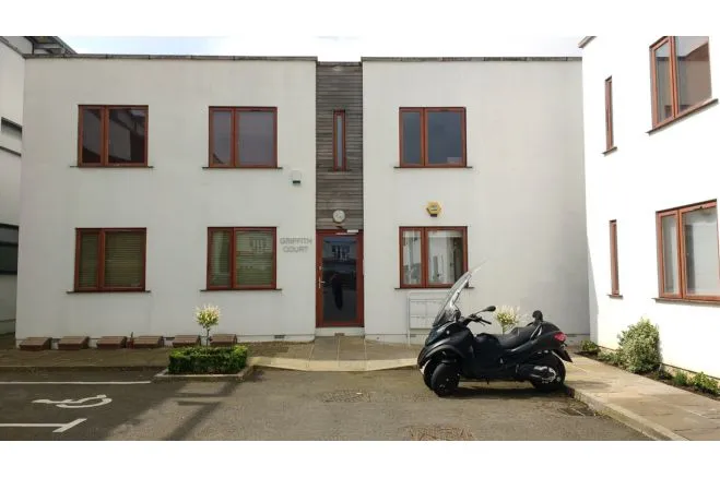 5 Madoc Close, London, photo 3