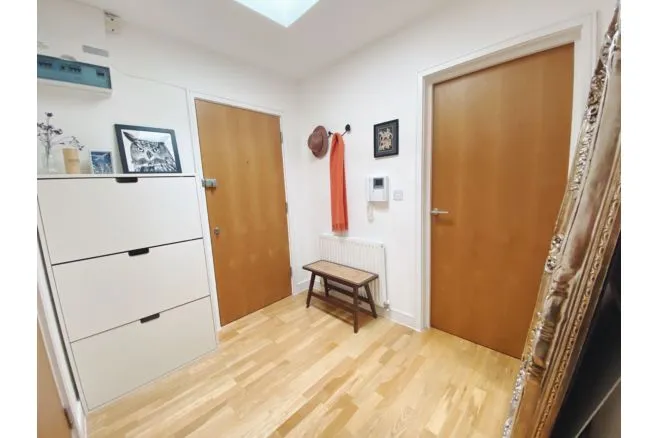 5 Madoc Close, London, photo 4