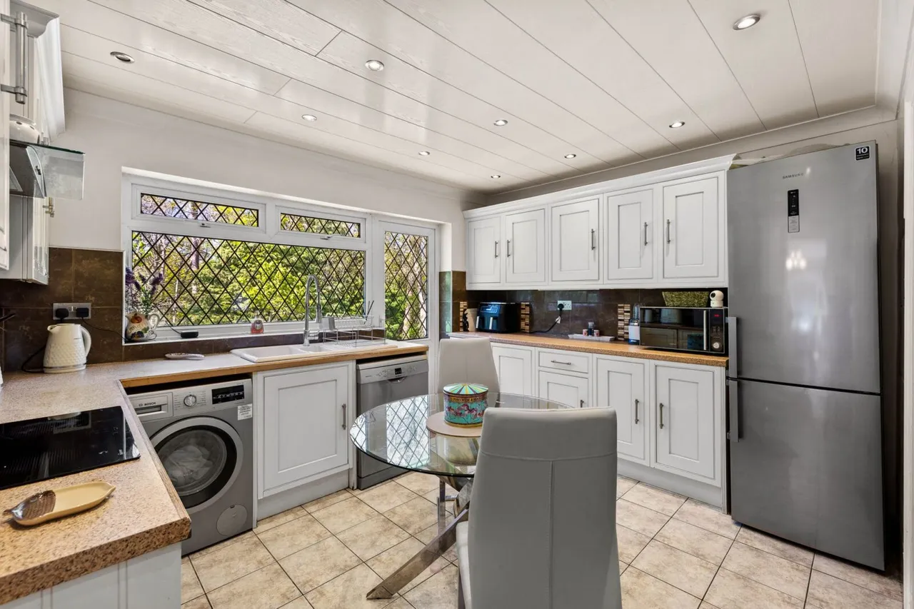 Zaynah Hophurst Hill, Crawley Down, Crawley, Crawley, RH10 4LP, photo 11