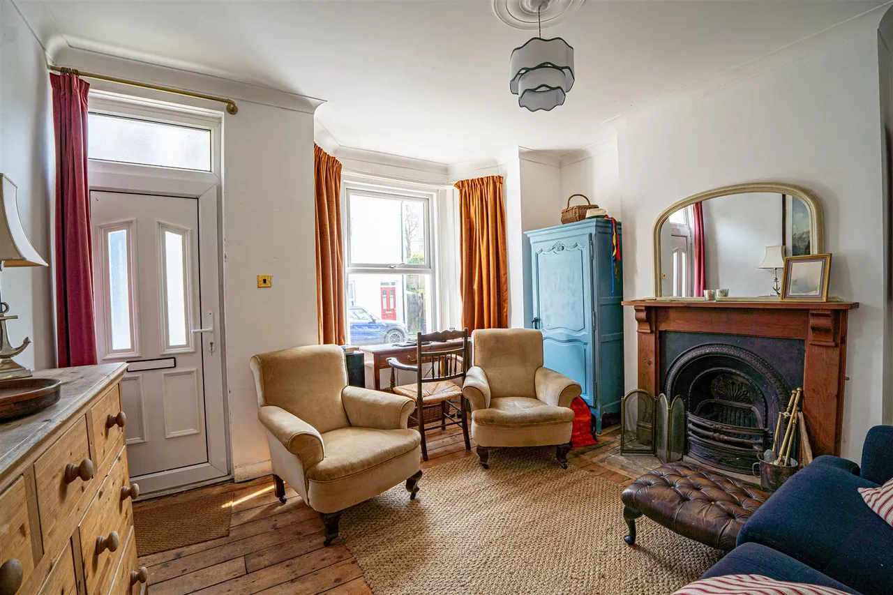 Gladstone Terrace, Hastings, photo 12