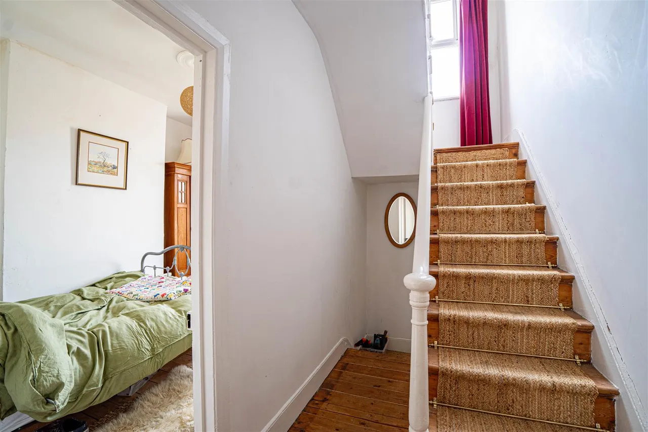 Gladstone Terrace, Hastings, photo 11