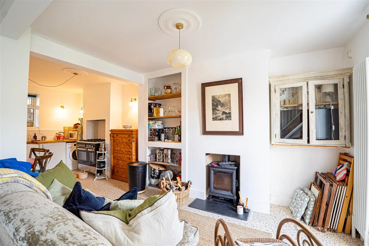Gladstone Terrace, Hastings, photo 3