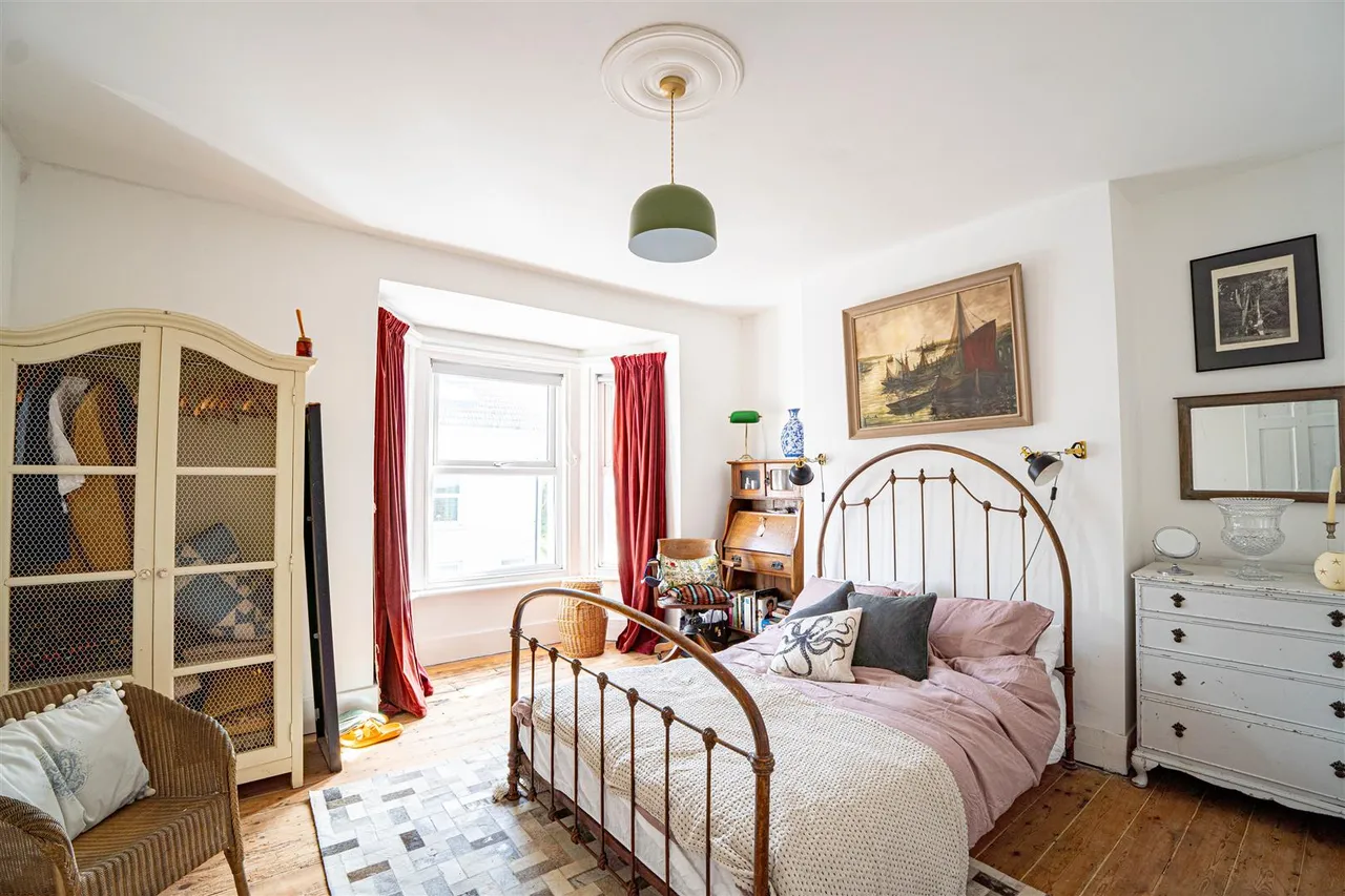 Gladstone Terrace, Hastings, photo 6