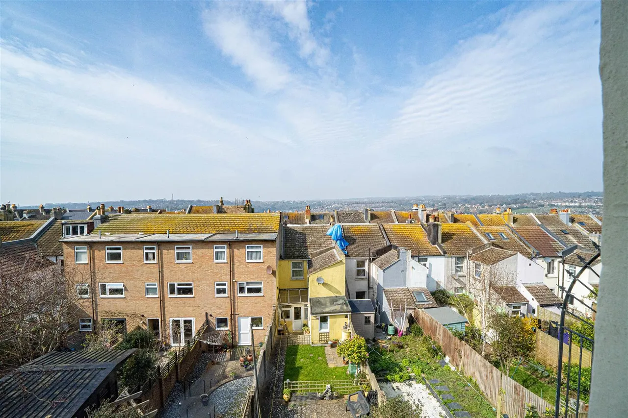 Gladstone Terrace, Hastings, photo 10